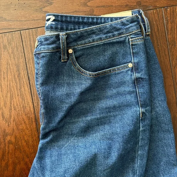 Slim Straight Jean - Picture 3 of 5